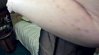 我痴迷于穿着黑衣和男人一起吸这个成熟鸡巴！