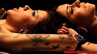 Mistress Lezdom Menguasai Submissives Dengan Femdom Ikatan Dominasi Bondage Fetish BDSM Lesbian