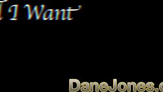 זוג בלונדינית כושרת דיין ג'ונס מזדיינים באינטנסיביות