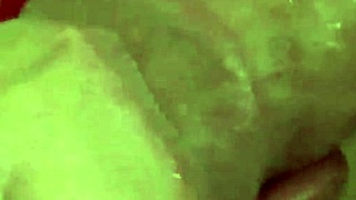 Uimodståelig beskidt sygeplejerske plejer patient og hans pik sensuelt