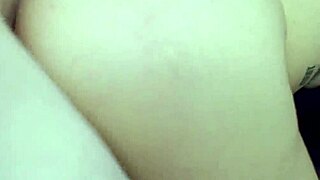 dejo que mi jefe me folle para mantener mi trabajo en la oficina