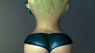 Powerboob girls and powerbutt girls unite!