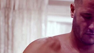 Ujeta v kadi Bianca jebe Dannyja Mountaina