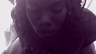 Ebony büyük siyah sikini derinlere kadar emiyorum POV