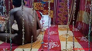 नई शादी हुई इंडियन वाइफ फर्स्ट नाइट पर चोदती है वीडियो