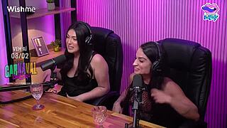 Ela Chupou A Bucetinha Da Amiga No Estadio