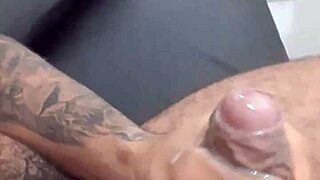 Hot novinho cums deliciously solo. 😍