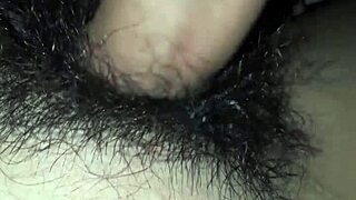 Nesta história casual, mong 1 du em bot em um encontro gay