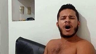 Hot novinho cums deliciously solo. 😍