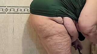 Watch Coolmarina Pee And Fuck With Dildo?