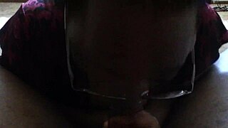 Ebony girl gives sloppy oral head like a pro 😋