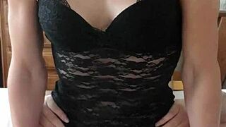 Hot milf in lingerie gets oral pleasure