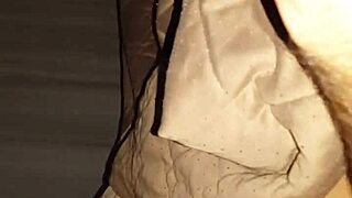 clueless girl masturbates pussy close up 😏