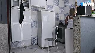 fui na casa do amigo só pra dar o rabinho