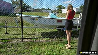 Naivní holka Alexa Vega s kulatým zadkem drcena tvrdě v dodávce velkým ptákem