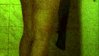 Caught on camera: ebony beauty's big ass in the shower