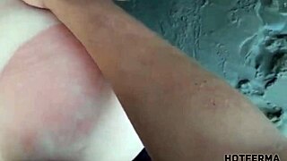 Loira da bunda grande fodendo na praia