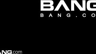 Kayley Gunner가 거친 씹질 즐기는 중