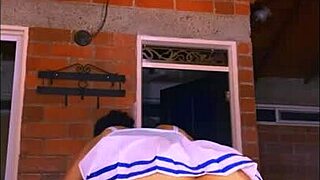 La Madrastra De Su Amiga Tenia Una Voz Suave Y Sensual Que Lo Hacia Sentir Como Si Estuviera En Un Sueño Cada Vez Que Hablaba Con Él