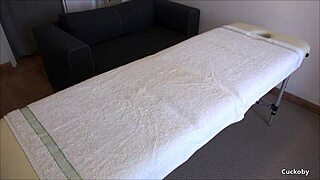 I massage the housewife to cum