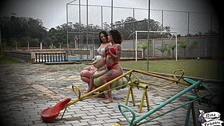 Fiz Um Sexo Gostoso Com A Minha Amiga No Meio Do Playground - Lis Xxx