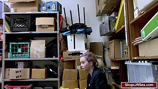 절도녀 현실 엎드려 박기 벌 받음