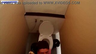 risky quick blowjob in the public toilet 😏