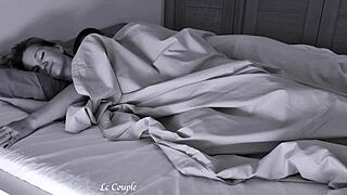 استيقاظ مبكر مع كس الزوجة! أنين عالي وقذف!