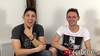 توينكس جائعون يجنون مع أكشن شرجي قاسي في المنزل