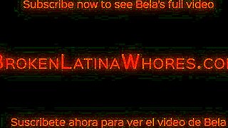 Unschuldige 19-jährige Bela hart in Hals gefickt und geschlagen!