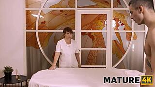 Mature woman gets pussy humped by hung macho in massage parlor 😍