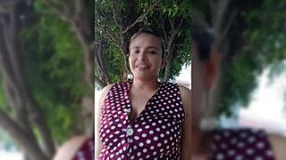 Rozhovor s Ginou v ložnici o jejích obrovských cících a sexy křivkách