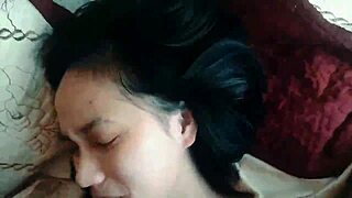 ベトナムの魅力的な美女を親密な場所で探索