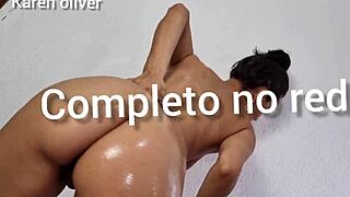 imagine that blonde novinha full of tezao in your bed with oil all over her body, ready for anal sex.