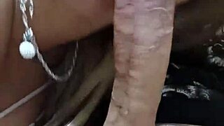 linda chica chupándome la verga hasta sacar leche!!