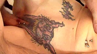 Inked blonde milf looking hot 😍