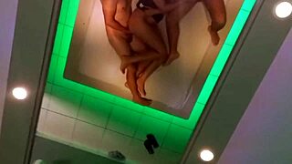 Sou uma esposa gostosa e o som que meu marido corno mais gosta de ouvir é o pau de um macho penetrando na minha buceta mais um vídeo delicioso para meus fãs comentarem