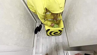 i got doggystyle sex from the delivery girl who forgot the rolls