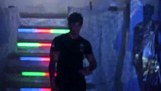 Komea brasilialainen strippaaja esittää eloisan stripteasen 😊