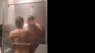 Bella inventa formas de ducharse conmigo 😊