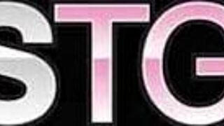 Lorens lidenskapelige ball lek med Bobstgirls