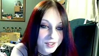 miss liz vicious in cam show with big pink dildo