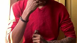 Ebony Brazilian Masturbates With Cumshot From Oberon