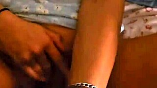 angelgxkuzz shows off her phat wet pussy in pov