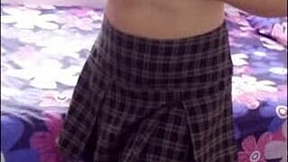 entrené a mi colegiala para masturbarme cada que robé uno de sus calzones sucios ya sabe que es hora de hacerme la chaqueta ¿y no dice nada morras de escuela