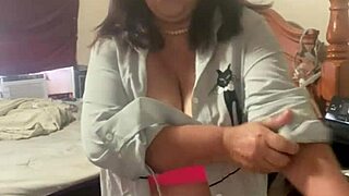 girl fingers her pussy deliciously in the video