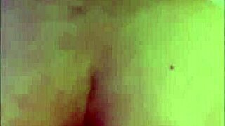 Vietnamská mladá dostává analní drcení s hlasitým stříkáním