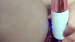 粉墨人生少妇自慰太爽了淫水流出