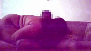 A 40-year-old Guyanese woman chats with Pusszzhunter