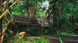 Casal Loiro Selvagem com Orgasmos na Floresta